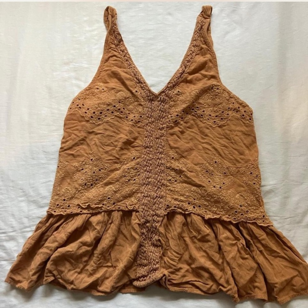 American Eagle Burnt Orange
Embroidered Ruffle Hem Tank Top Blouse
Size: M